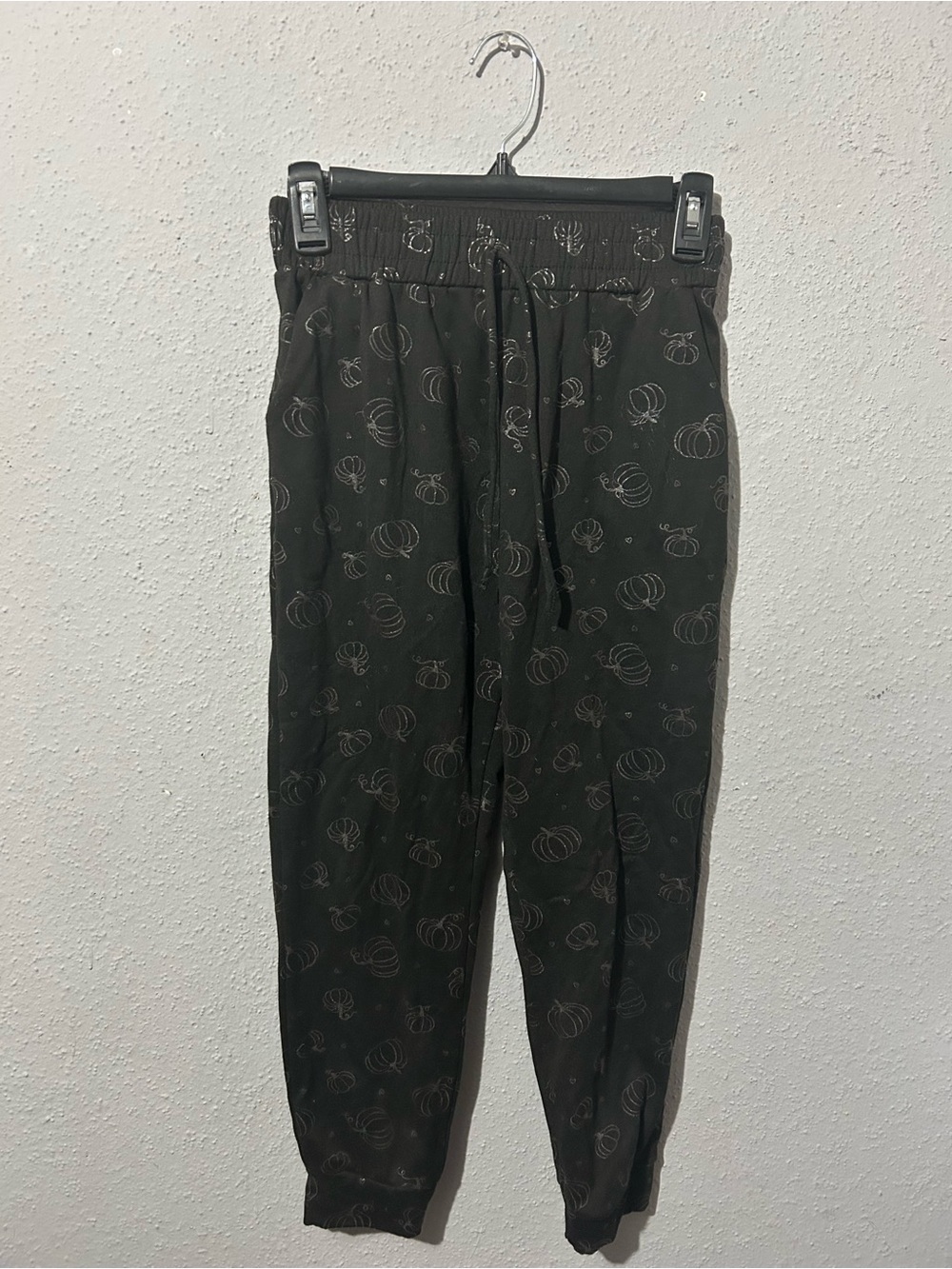 Women's Black Pumpkin-Print Pajama Joggers